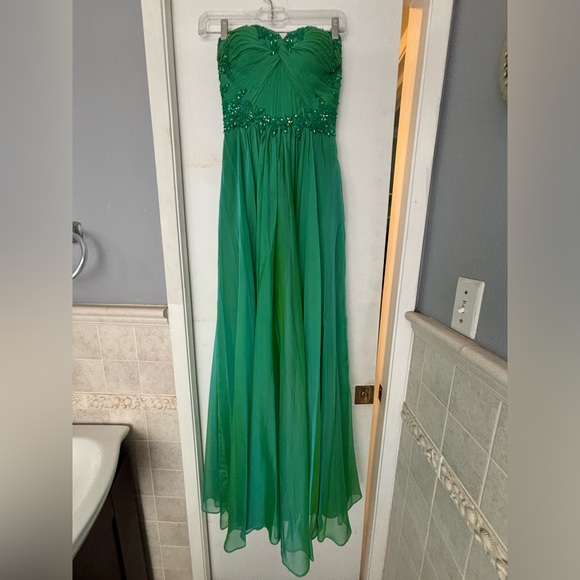 La Femme size 0 strapless gown worn once - Picture 4 of 9